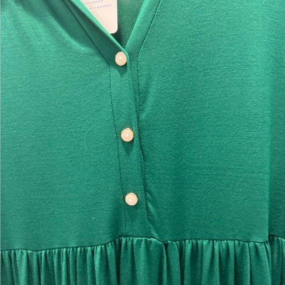 NWT Women’s Top - Picture 4 of 5